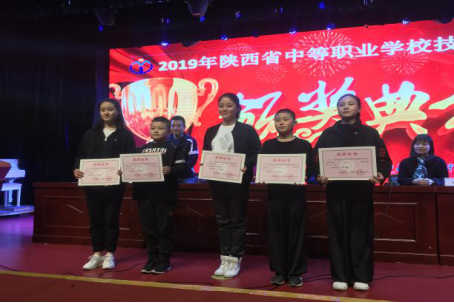 我院戏曲系获奖学生及指导教师合影