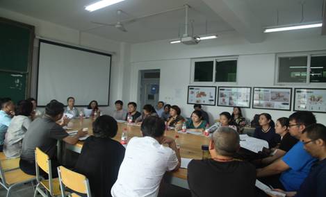 教学一组小组讨论现场