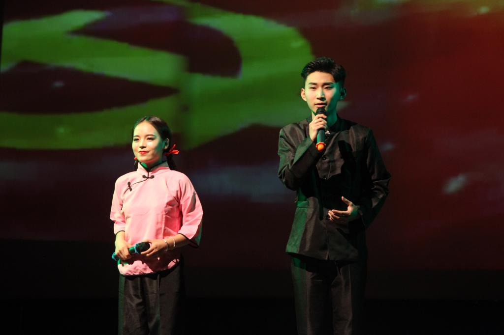 朗诵《你从梁家河走来》将朗诵会推向高潮