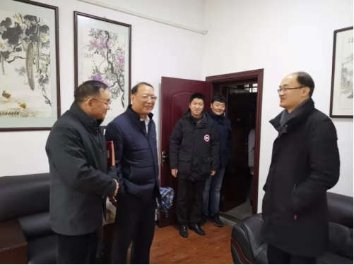 检查组到各办公室检查