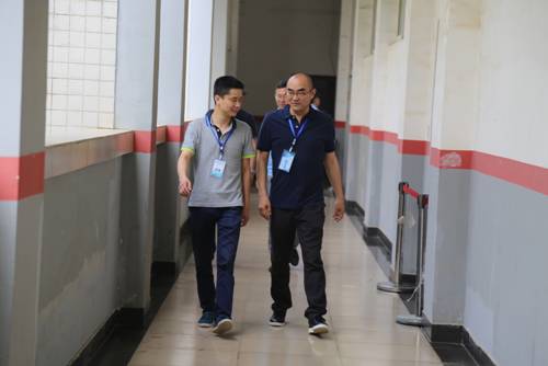 巡考人员在巡考中