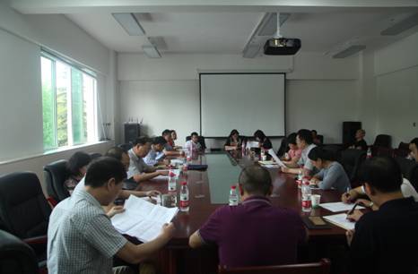 行政组分组讨论现场