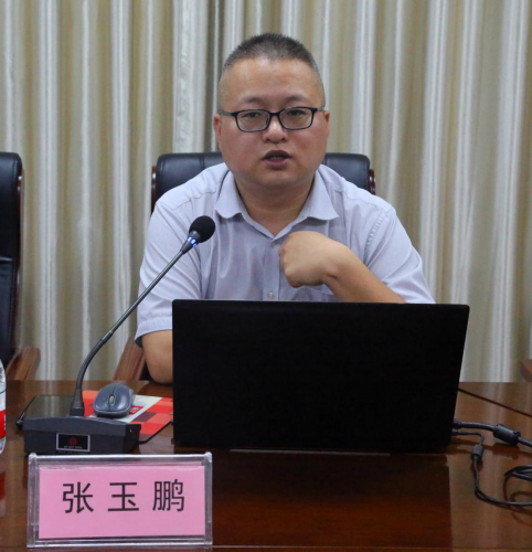 陕西铁路工程职业技术学院宣传部副部长张玉鹏作专题讲座